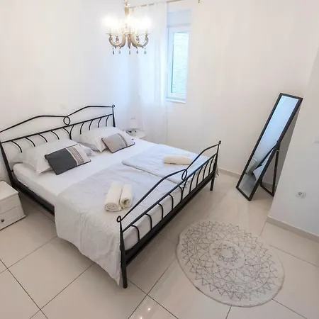 Apartment M And S Kali