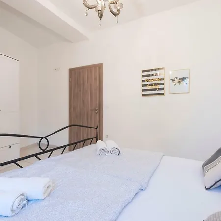 M And S Apartment